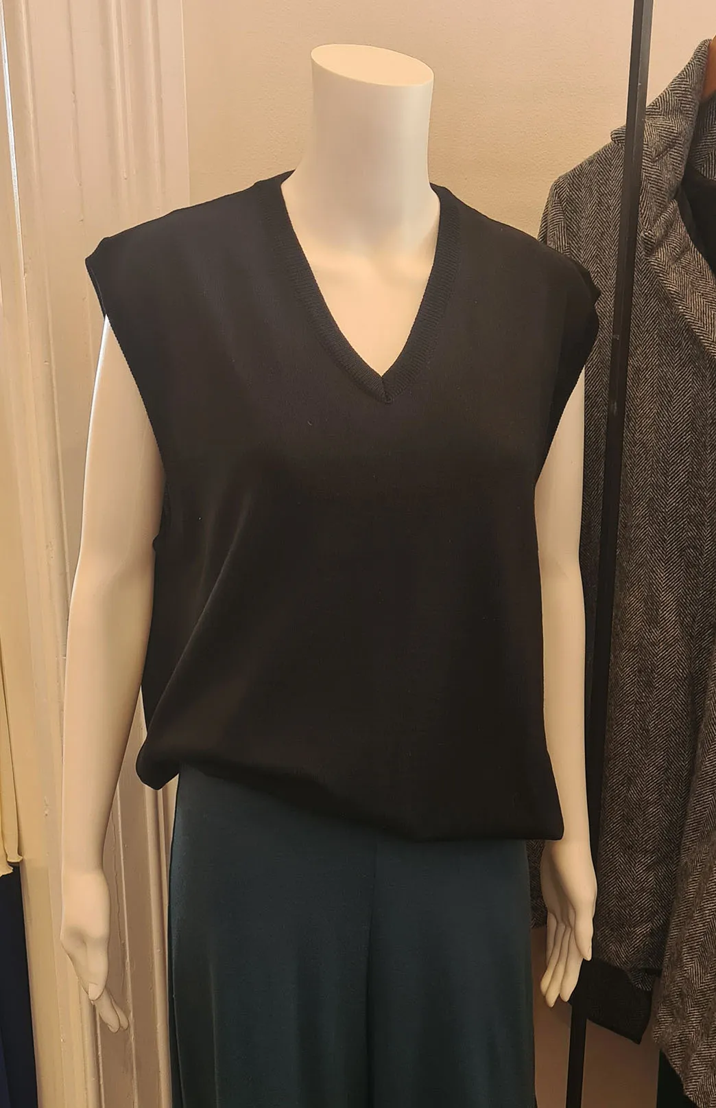 Sample: Unisex Merino Knit Vest (size XL)